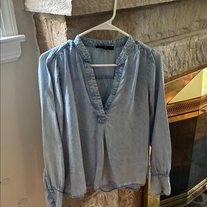 Jane + Delancey v neck chambray shirt - like new!
